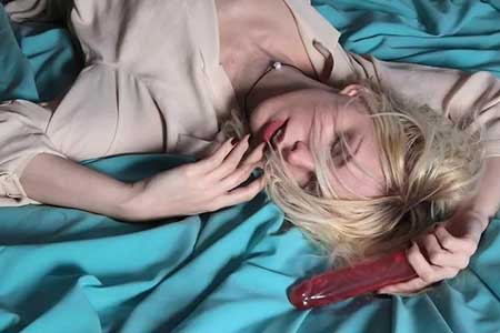 用了涨潮水的女人