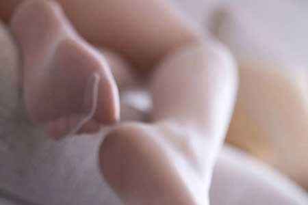 为什么一开始很抗拒，摸她下面后她不再抗拒了